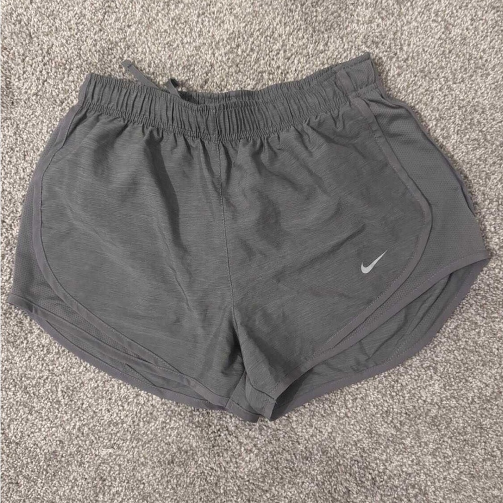 Women’s gray Nike tempo shorts size small